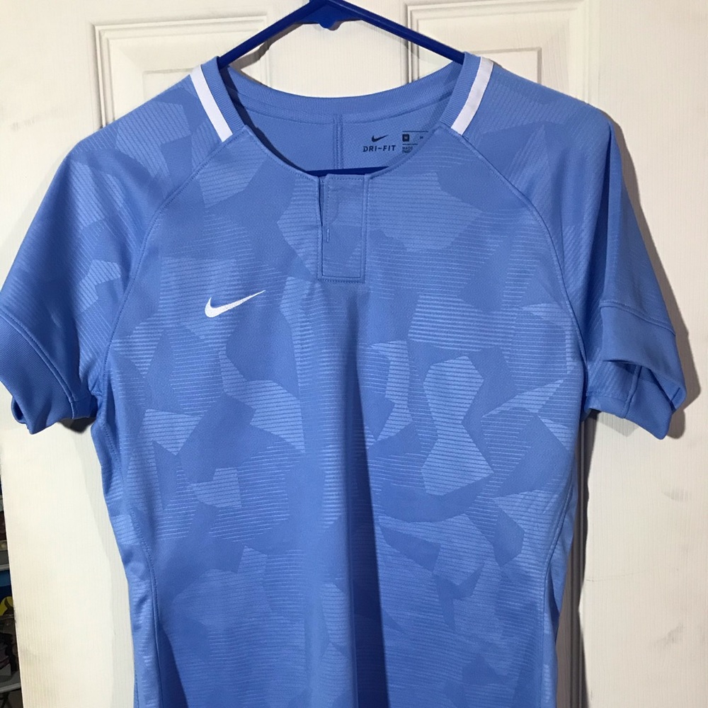 Nike baby blue active top